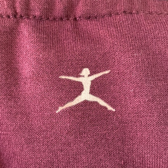 Women’s size small Danskin burgundy/maroon gently used short sleeved top - Picture 8 of 9